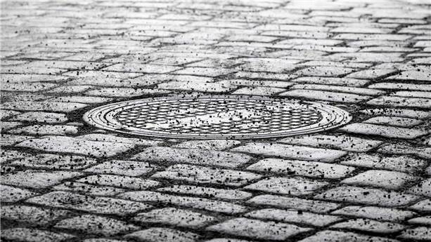 Assainissement-bouche-egout-123RF-Eugene-Sergeev