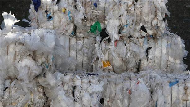 Balles de dechets plastiques