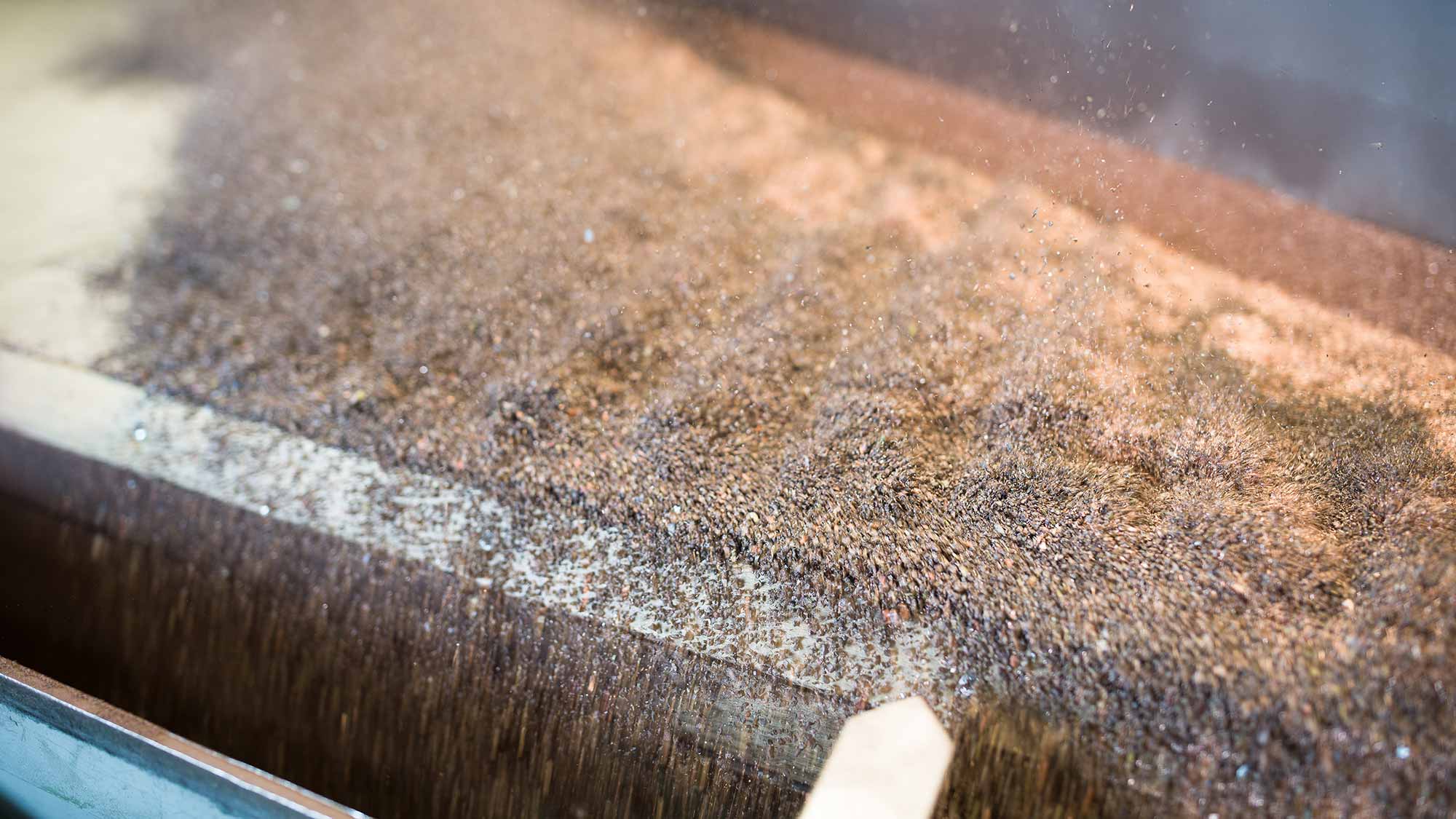 Separation-cuivre-RecyCables Copper separation table at the RecyCâbles site in Noyelles-Godault, France